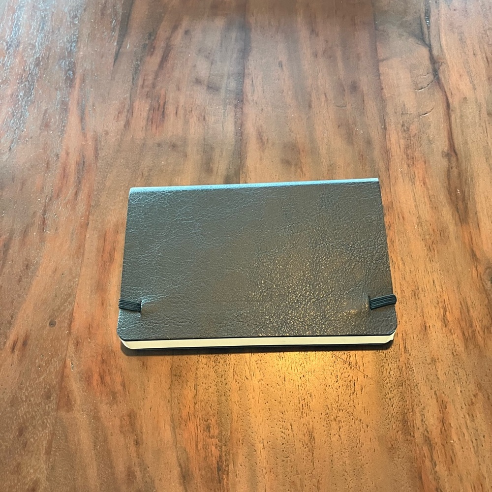 Fendi Black and Yellow journal new and rare with stickers ! - Picture 3 of 6